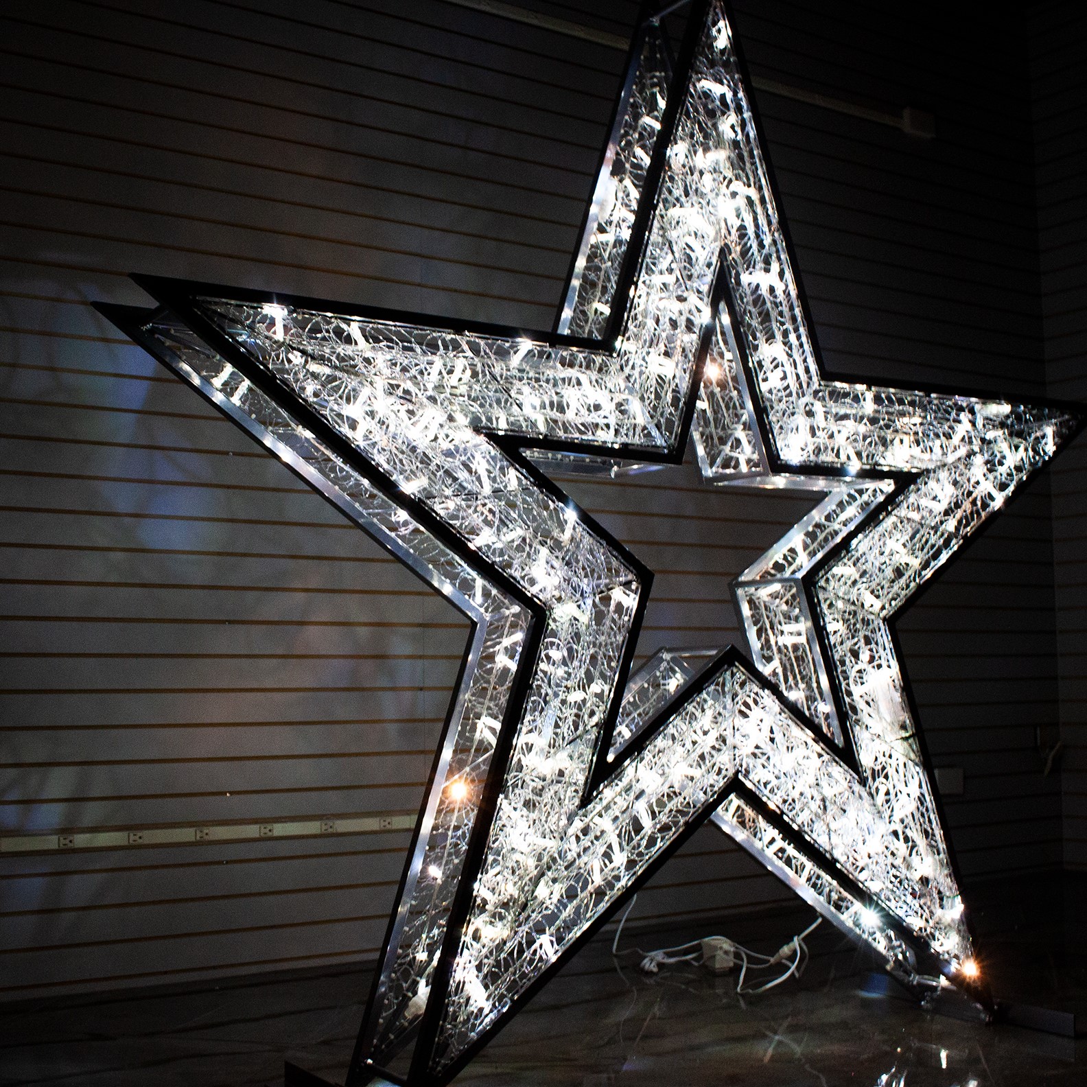 3D Silver Star - 2-sided - Christmas Display - Warm White LED Lights - Medium - 6.5ft tall