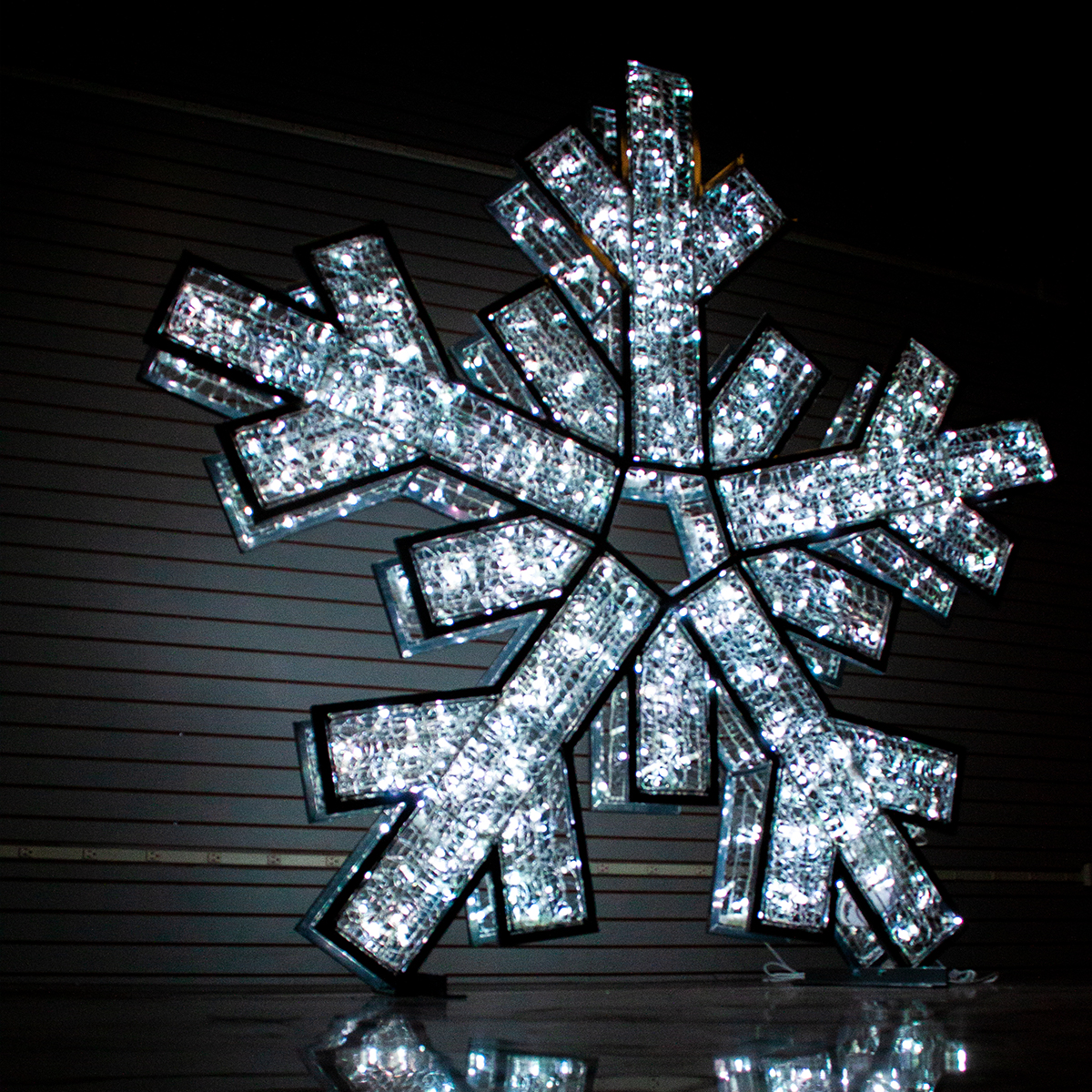 2D Snowflake - Christmas Display - Cool White LED Lights - Silver - Medium - 6.5ft tall